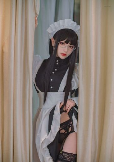 脱岳裙子从后面挺进去视频