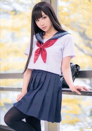 年轻女秘书